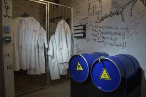 escape room paris happy hours escape game le virus du professeur zoltan